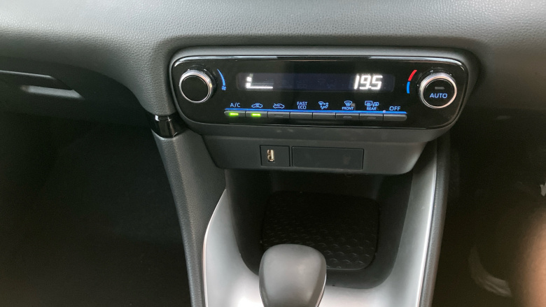 Toyota Yaris 1.5 Hybrid Design 5dr CVT Hybrid Hatchback